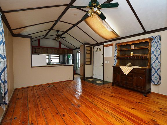 4th image of 25 Dogwood Lane