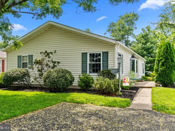 492 Goldenrod Xing W, New Hope, PA 18938