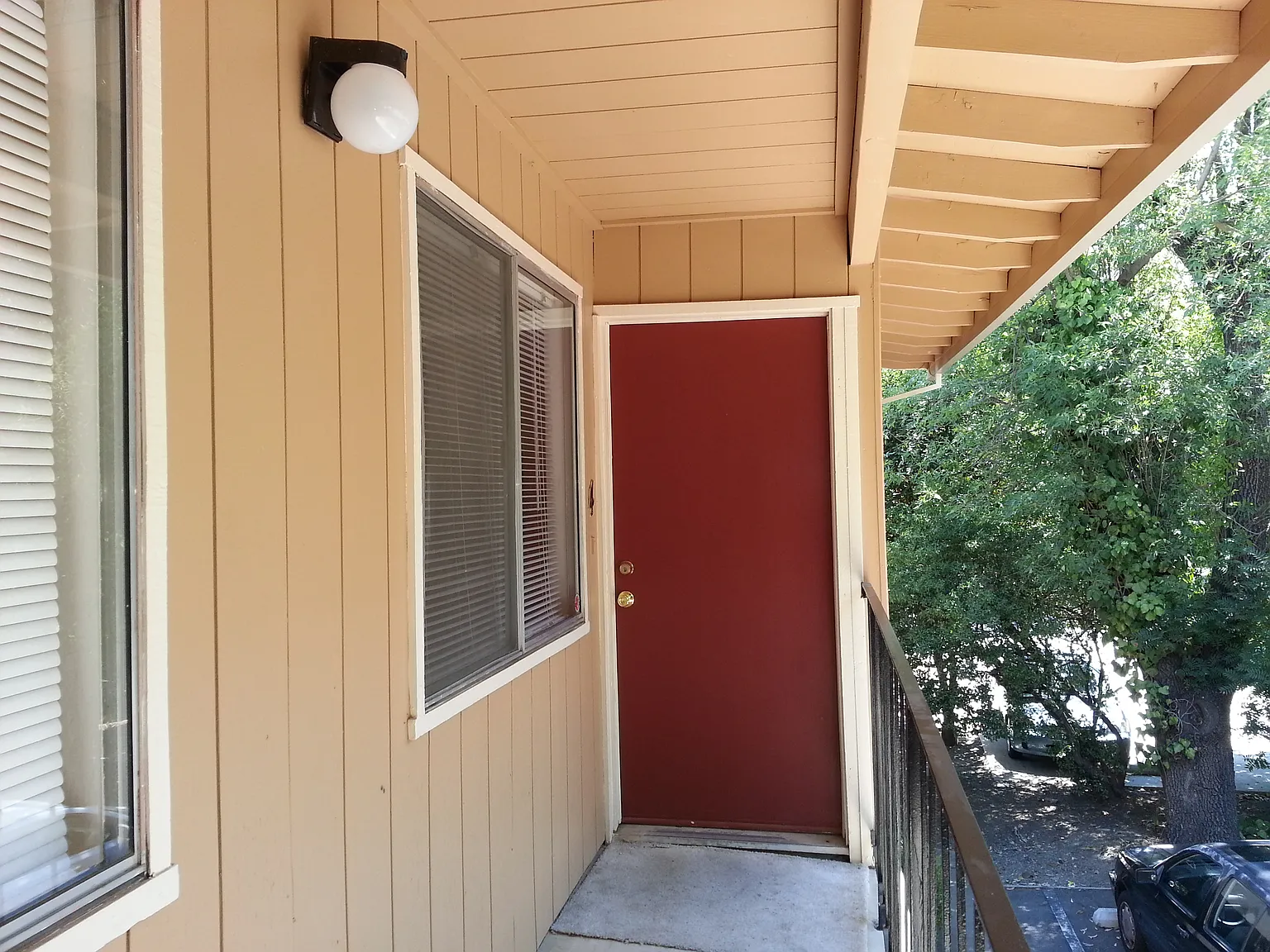 1411 Drake Dr — Photo 2