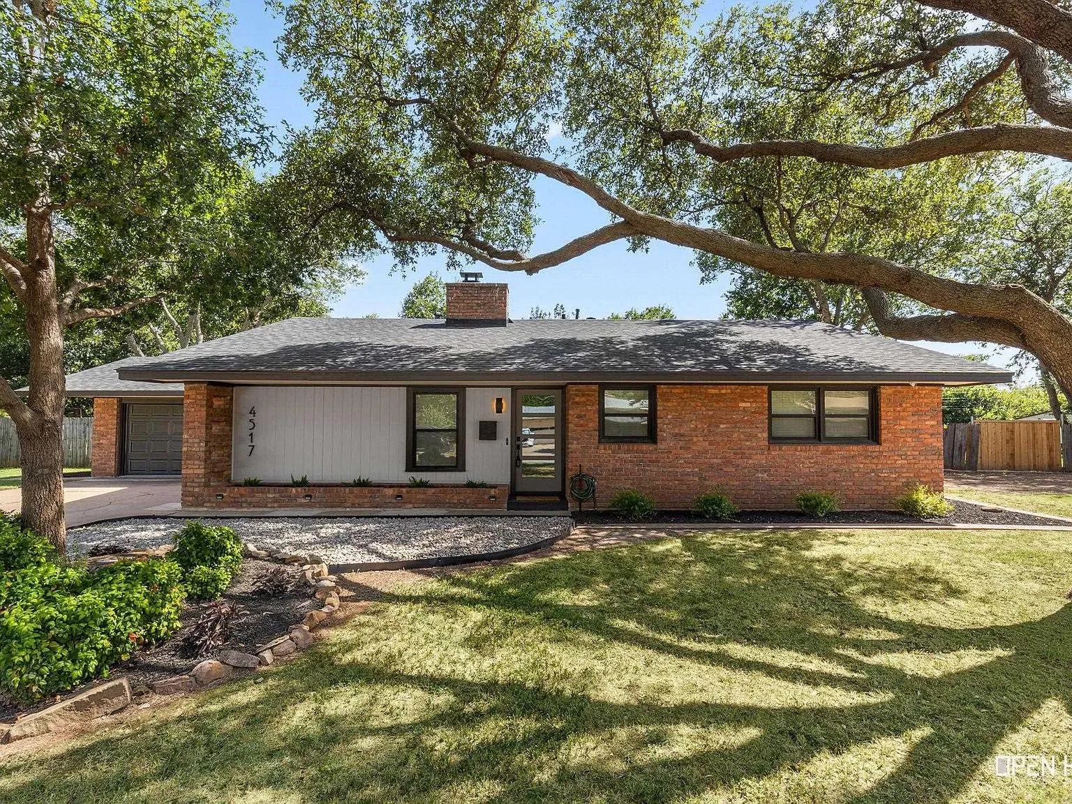 3 bed, 2.0 bath, 1942 sqft, $2,700 — Photo 1