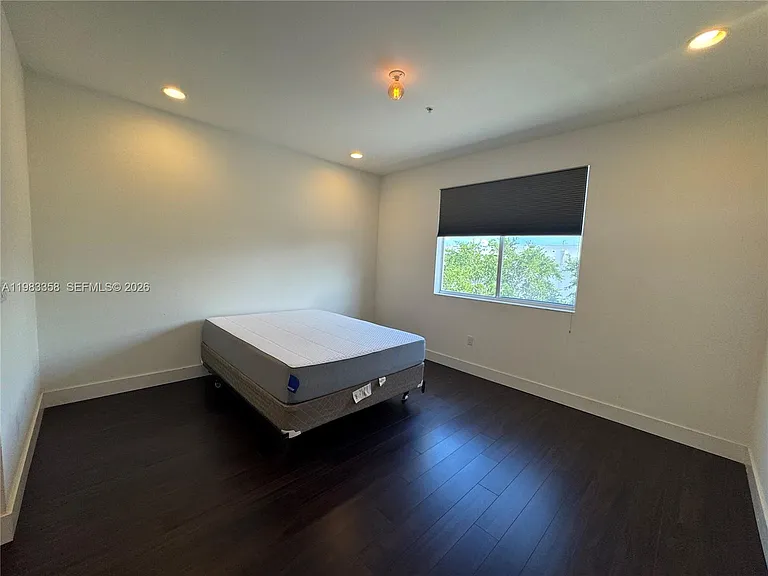 2630 NE 213th St #105 — Photo 14