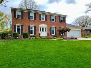 255 Red Barn Ln, Barrington, IL 60010