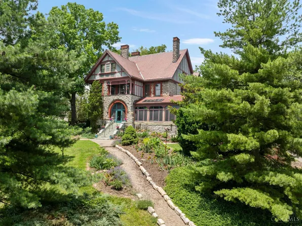 3406 Manor Hill Dr, Cincinnati, OH 45220