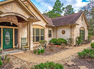 255 Old Barn Ln, Holly Lake Ranch, TX 75765