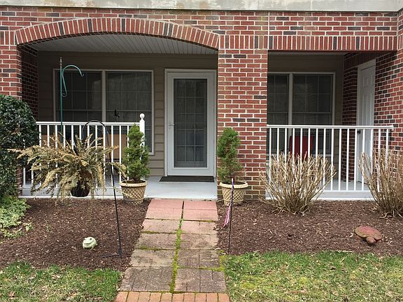 2nd image of 985 Fleet Dr APT 156