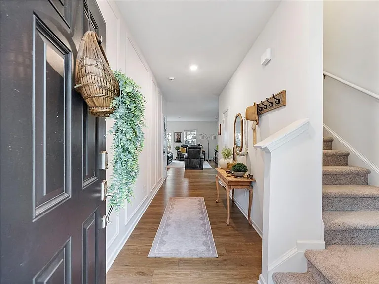680 Groover St — Photo 2