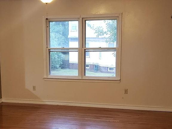 3rd image of 219 May St