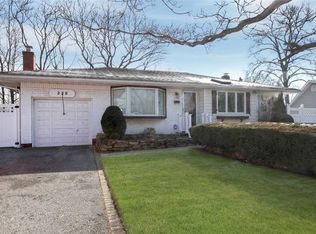 239 W 12th St, Deer Park, NY 11729