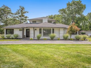 30386 Embassy St, Beverly Hills, MI 48025
