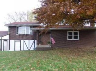 104 Hanover Ln, New Cumberland, WV 26047