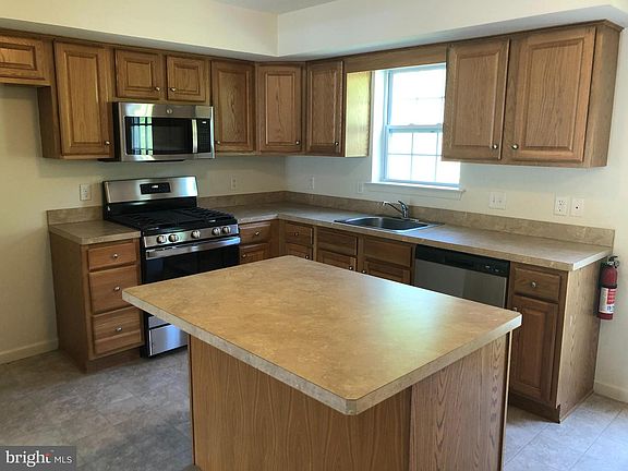 2nd image of 23 E Abby Ln
