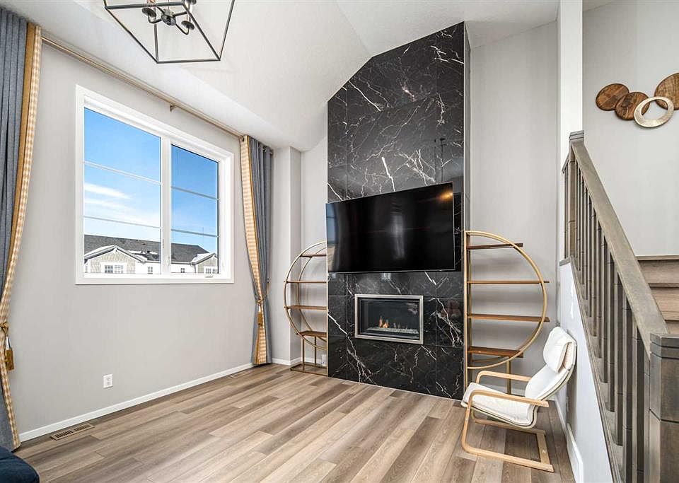 1st image of 148 N Carringham Rd NW