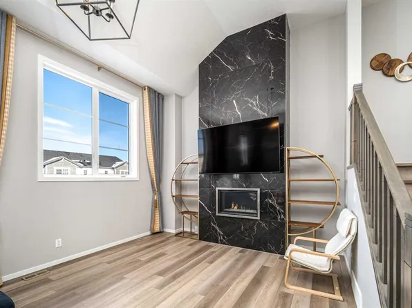 148 N Carringham Rd NW, Calgary, AB T3P 1V3