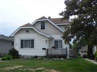927 S 101st St, West Allis, WI 53214