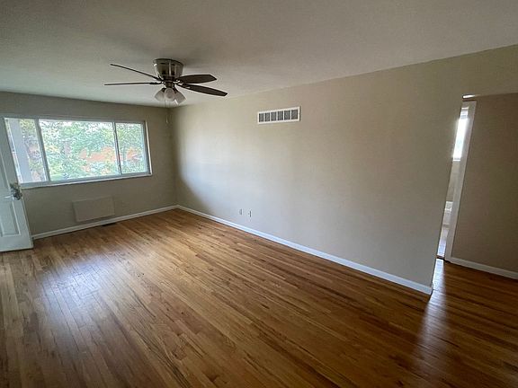 4th image of 9910 Broadmoor Dr Unit 3