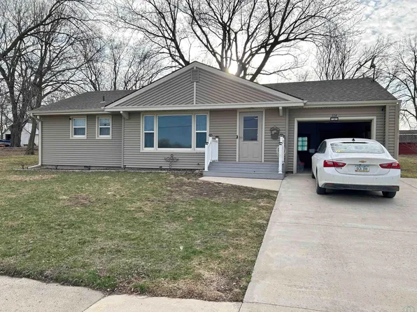 114 N Clark St, Newell, IA 50568