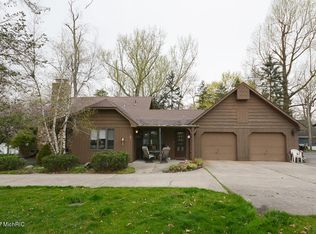 63061 41st St, Paw Paw, MI 49079