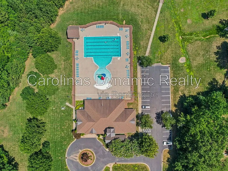 1912 Madeira Cir — Photo 36