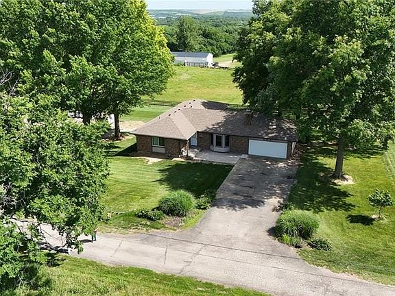 2nd image of 815 Kouns Ln