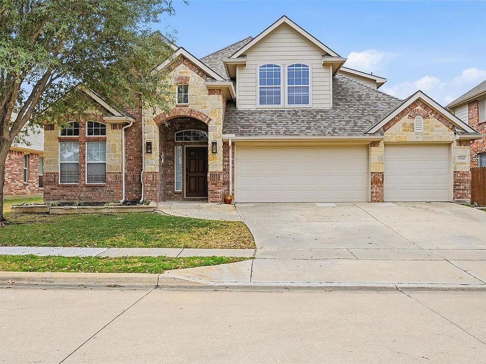 4 bedroom 3 full bath home with 3 car garage!