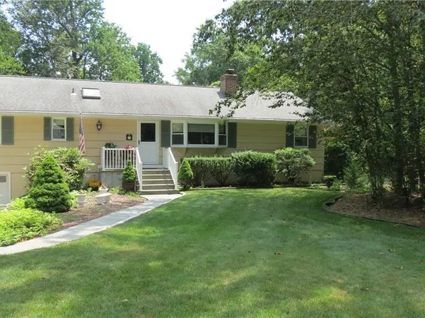 10 Ledgewood Court, Norwalk, CT 06850