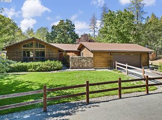 1580 Robertson Bridge Rd, Grants Pass, OR 97526