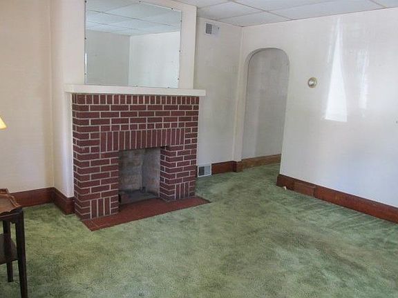 3rd image of 620 Spruce St