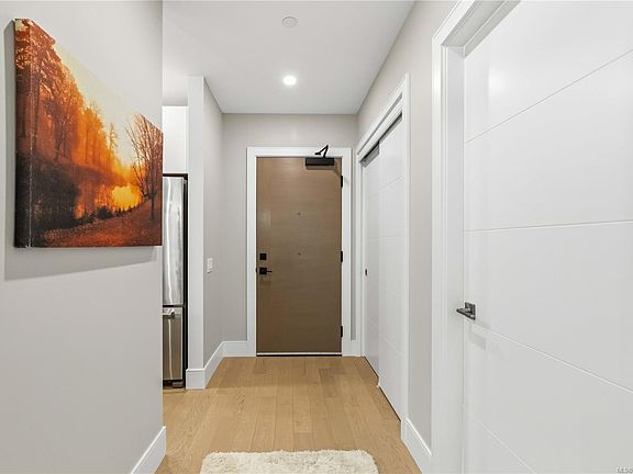5th image of 990 Doumac Ave #301