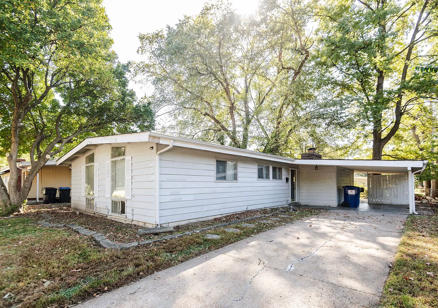 Lovely 3 Bed 1 Bath House in Florissant — Photo 1