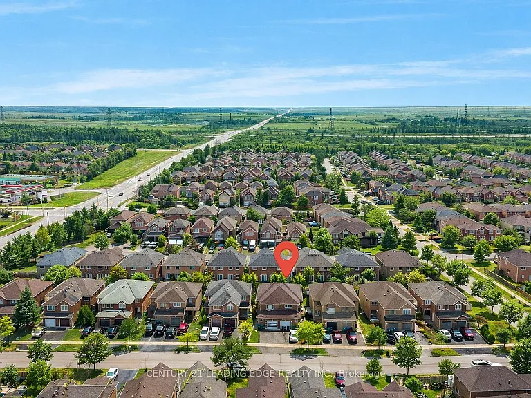 7166 Sandhurst Dr — Photo 38