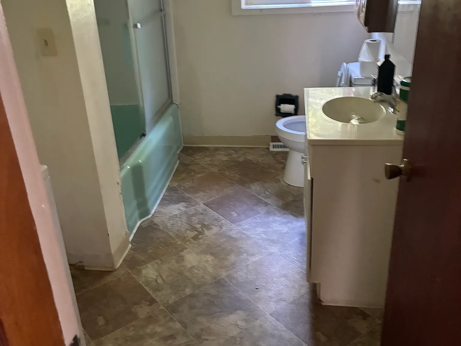 5 bed, $2,800 — Photo 1