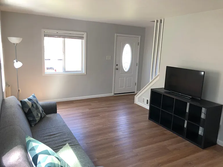 2319 Glendale Ter — Photo 9
