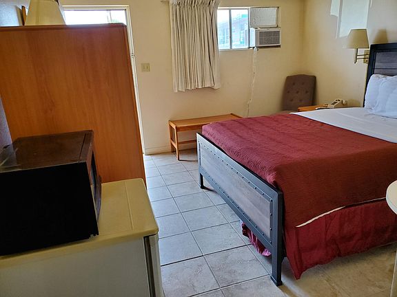 2nd image of 711 Silver Heights Blvd #234