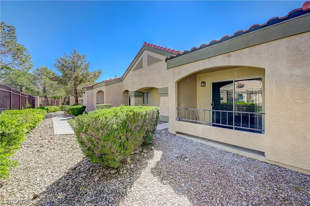 2 bed, 2.0 bath, 934 sqft, $1,450 — Photo 3