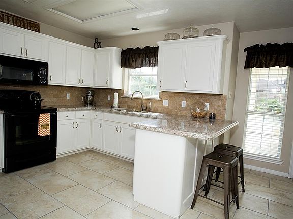 5th image of 7681 Rosewood Dr