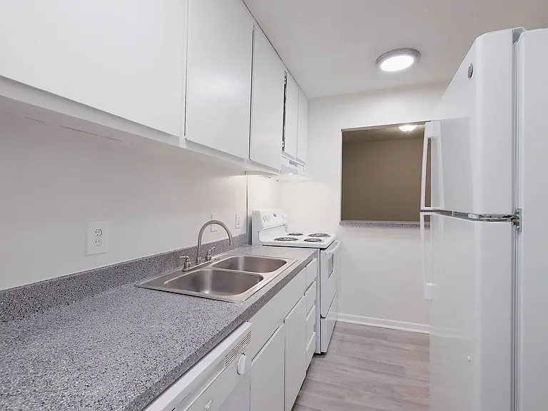 Hampton Hall | Comfort, Convenience, & Community All In One — Photo 303