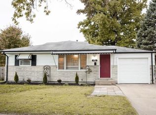 1060 Flora Ln, Florissant, MO 63031