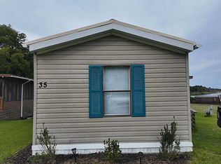 35 Paradise Ln, Hampstead, NC 28443