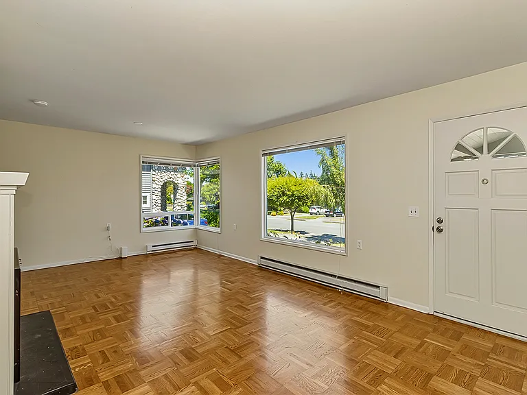 532 Colby Ave — Photo 3