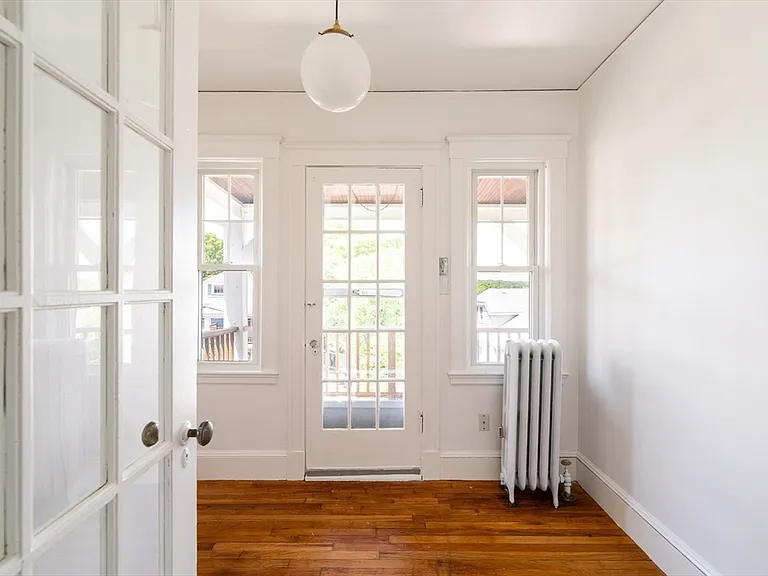 8-10 York Ave #10 — Photo 14