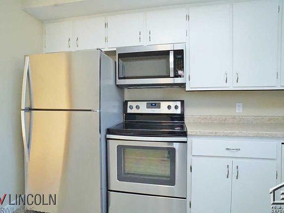 5th image of 5016 Pioneers Blvd