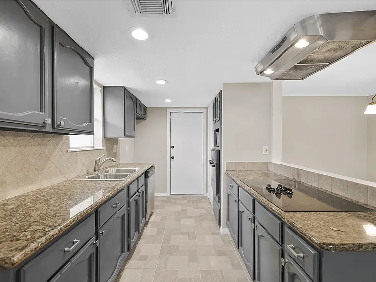 16306 Forest Bend Ave — Photo 7