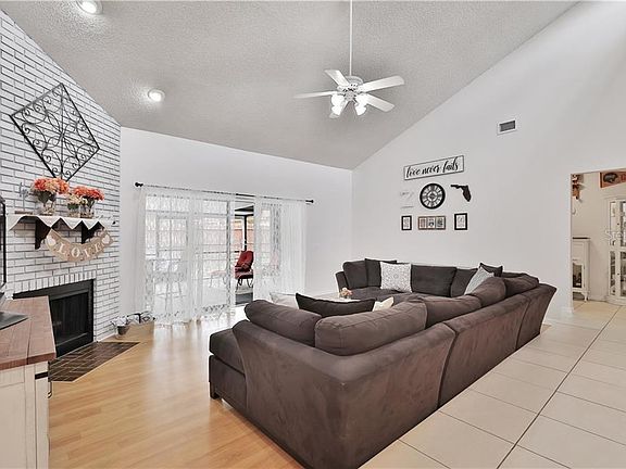 3rd image of 4035 Doral