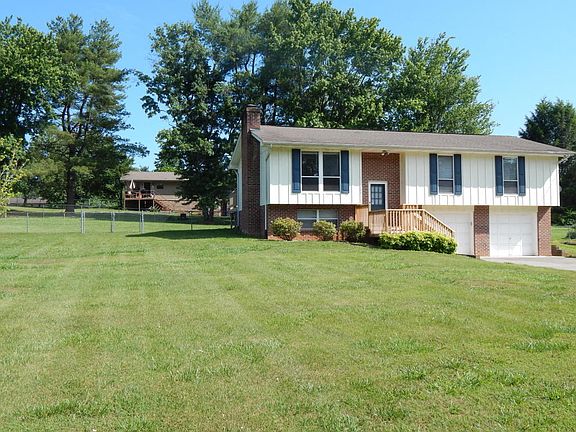 2nd image of 2042 Colonial Cir