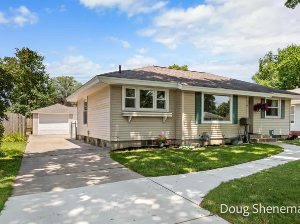 1019 Den Hertog St SW, Wyoming, MI 49509