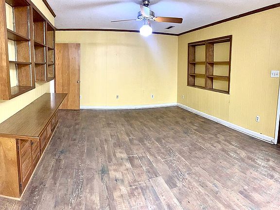 3rd image of 121 Plantation Dr