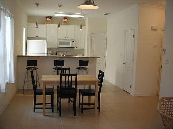 3rd image of 125 E Esperanza St #6