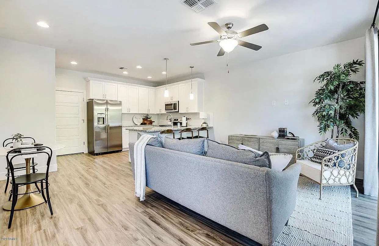 3 bed, 2.5 bath, 1503 sqft, $1,950 — Photo 3
