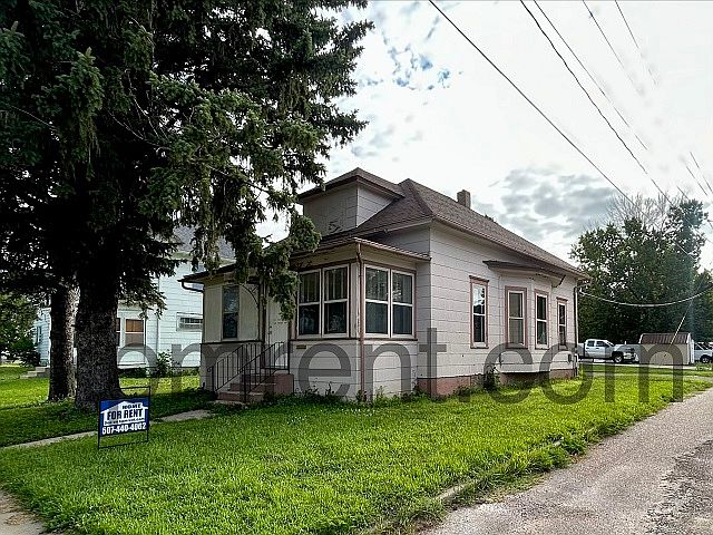 1st image of 506 7th St NE