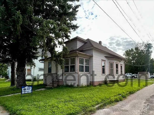 506 7th St NE, Austin, MN 55912
